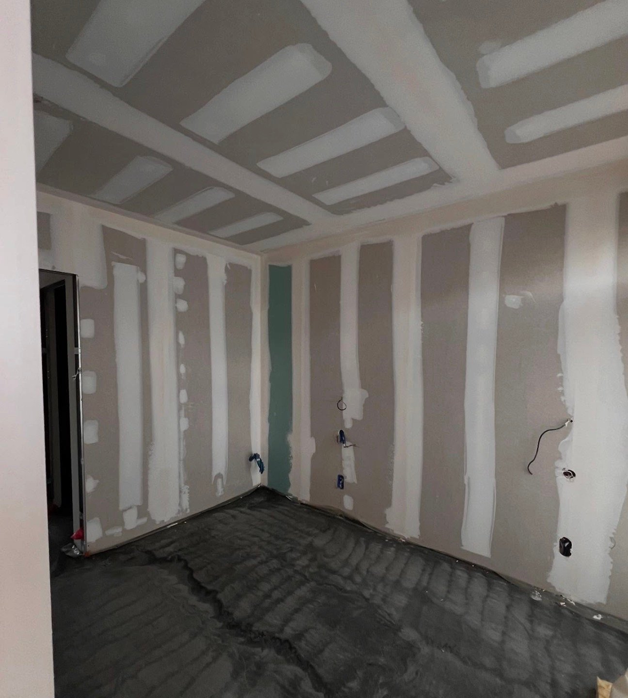 Ratissage enduit finition lisse – Le Jointeur Rennais